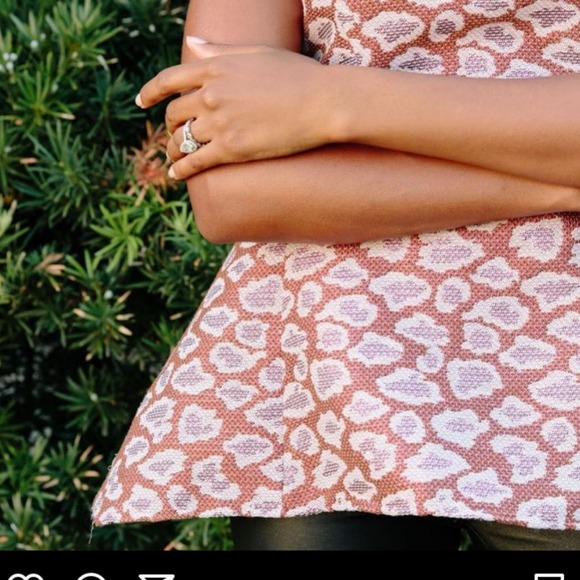 Noble 31 Lily Woven Pink Leopard Sleeveless Peplum Top S - Picture 2 of 9